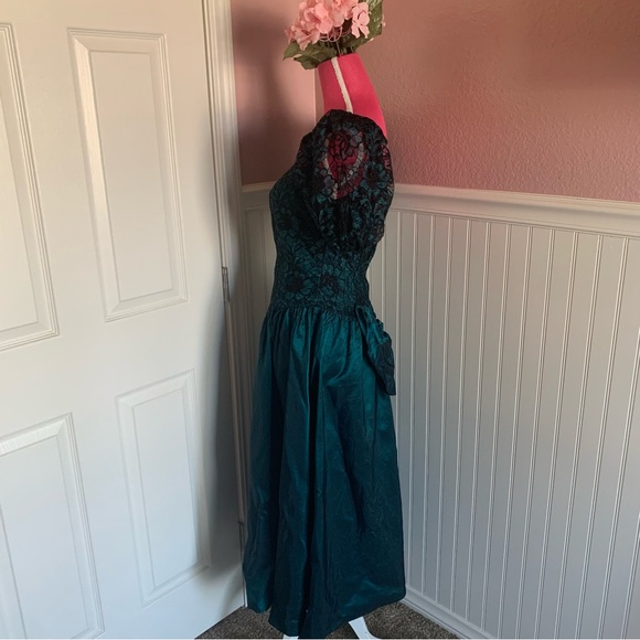 Unbranded Emerald Green and Black Taffeta and Lace 80’s Tea Length Dress size 4 - Picture 5 of 9